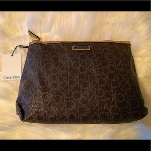 NWT 🤎CALVIN KLEIN Signature Logo Cosmetic Travel Bag